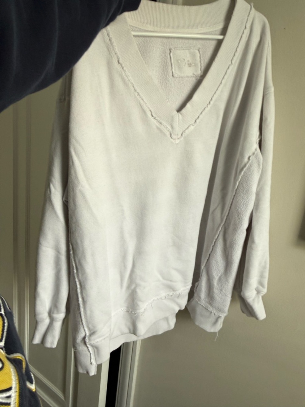 Aerie Women's V-Neck White Sweatshirt Sweater